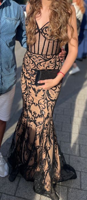 Абитуриентска рокля