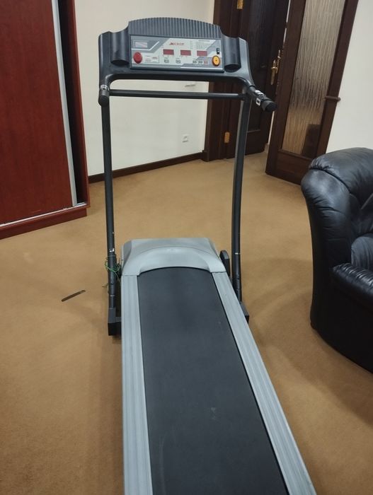 Продаётся беговой дорожка.