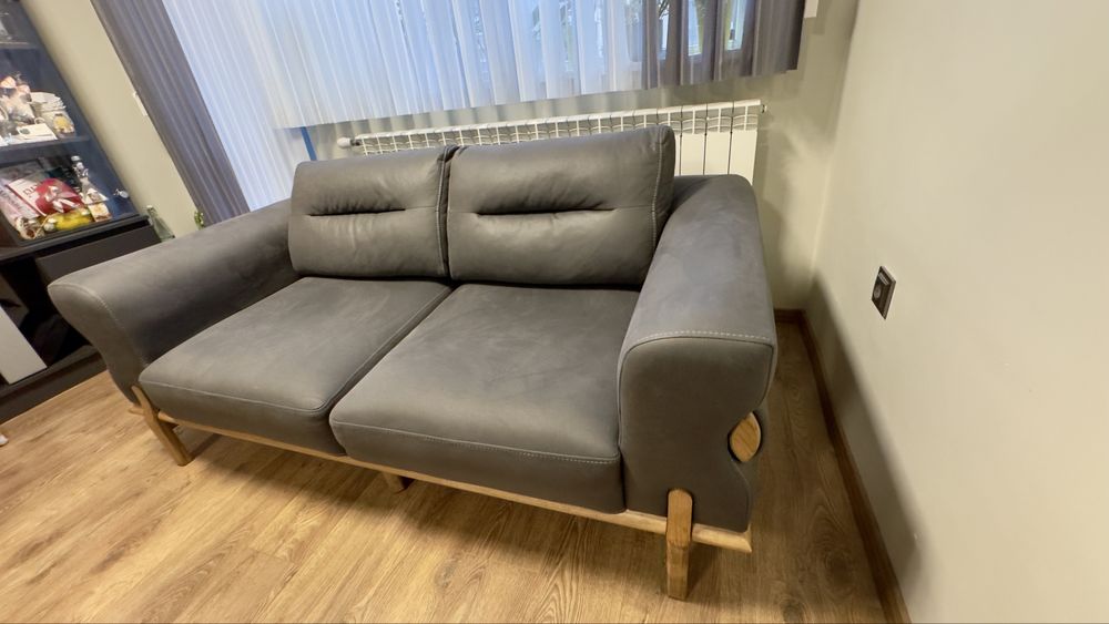 Двуместен неразтегателен диван