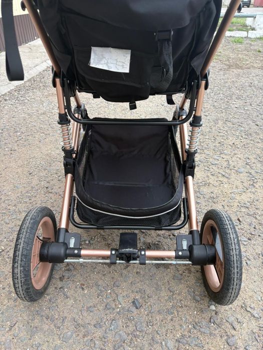 Коляскп прогулочная