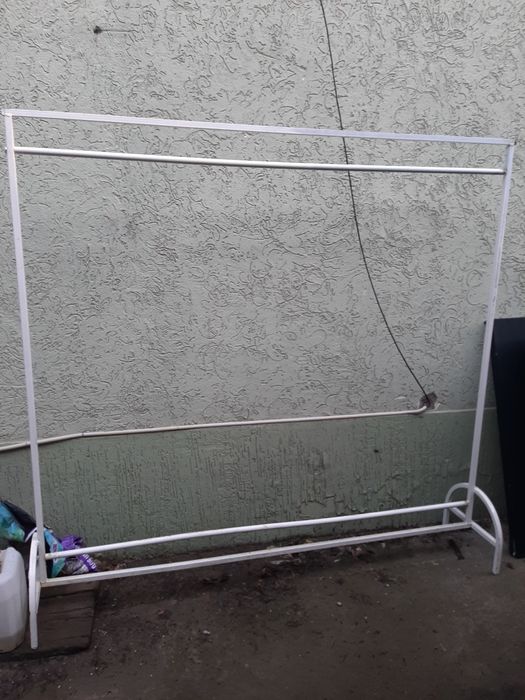 Стойка для одежды