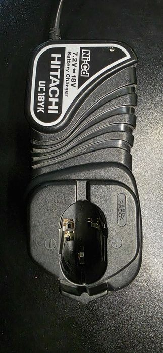 Autofiletanta Hitachi 12V 1,5ah + 1 acumulator de vanzare