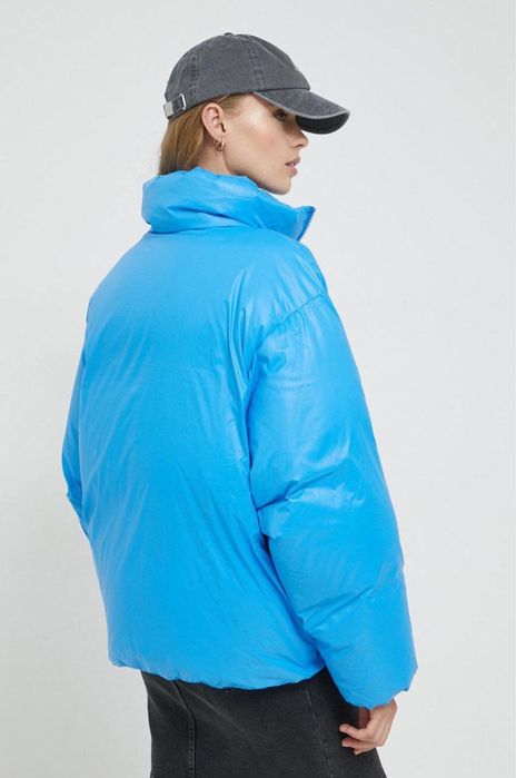 Синьо пухено яке Tommy Jeans