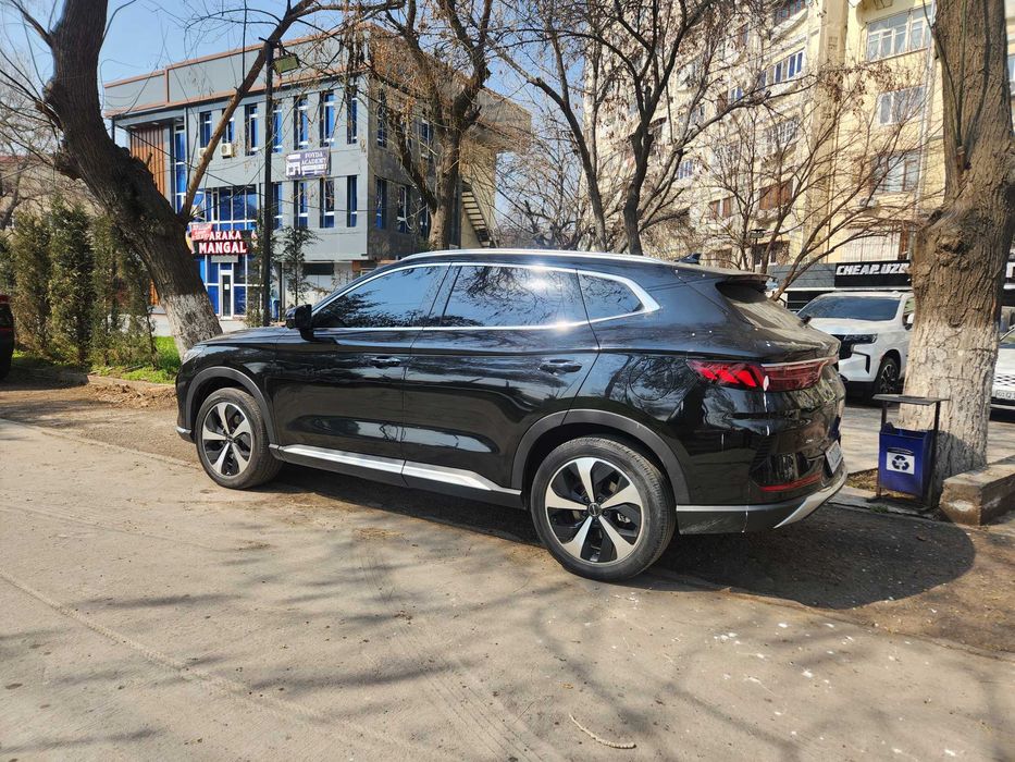 BYD Song Gibrid 2023 йил, 2-поз