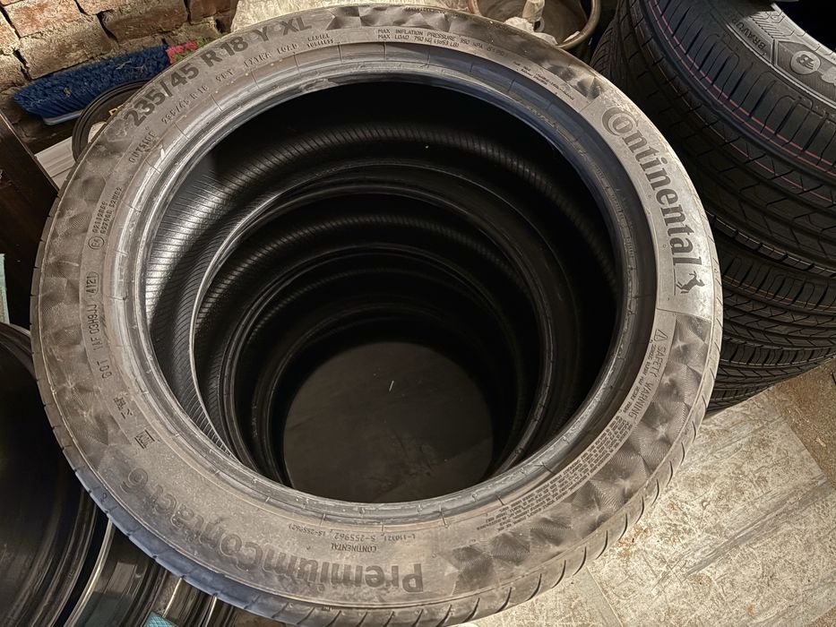 Летни гуми  4 бр. - Continental 235/45 R18