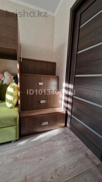 Продам спальный гарнитур 2 яруса