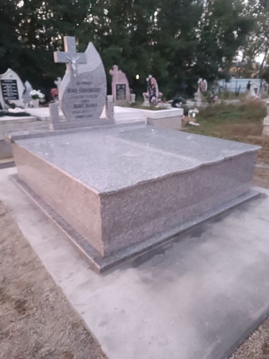 Morminte monumente funerare