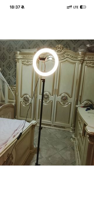 LED lampa blogerlik uchun