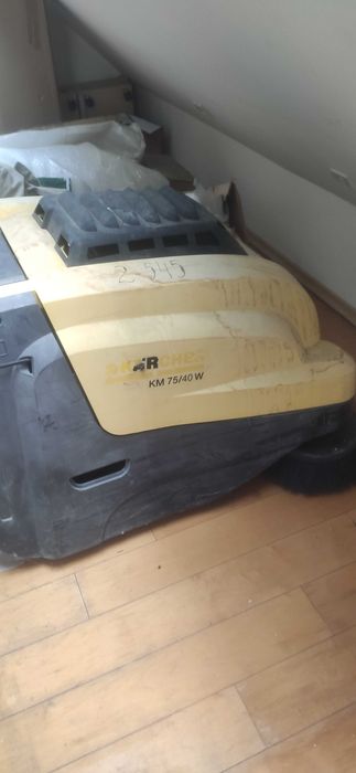 Karcher Km 75/40 WP професионална бензинова  машина за почистване