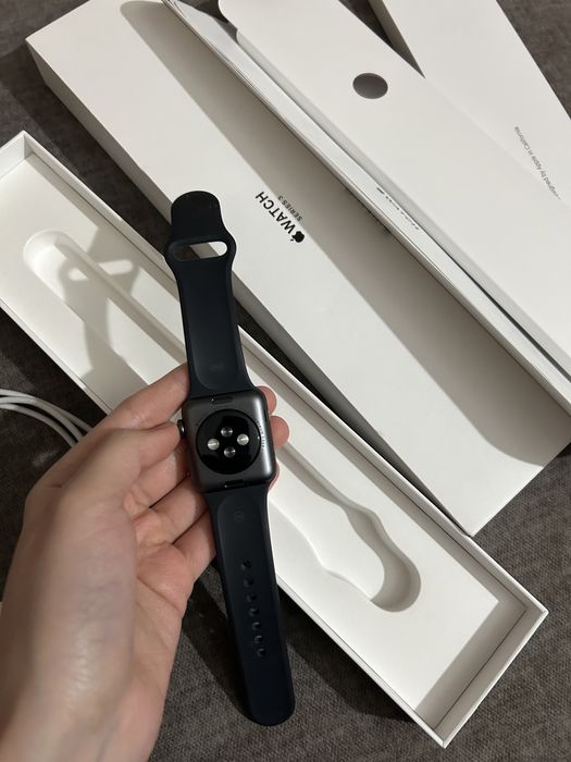 Продаю Apple Watch 3 series
