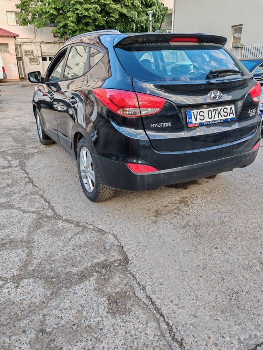 Hyundai IX 35.        .