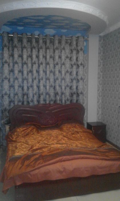 Куп каватли уй сотилади