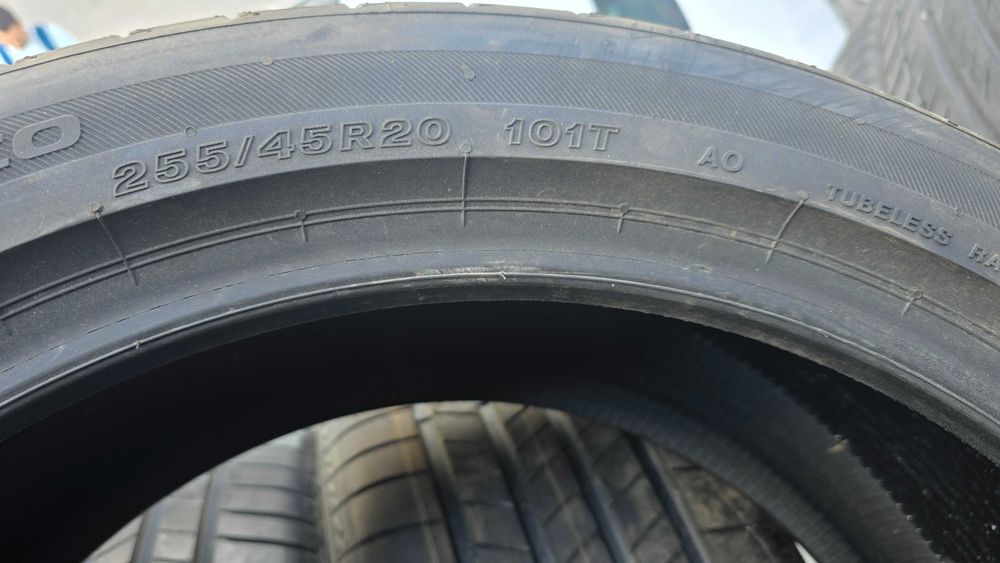 Anvelope Brigestone 255/40r20 vara