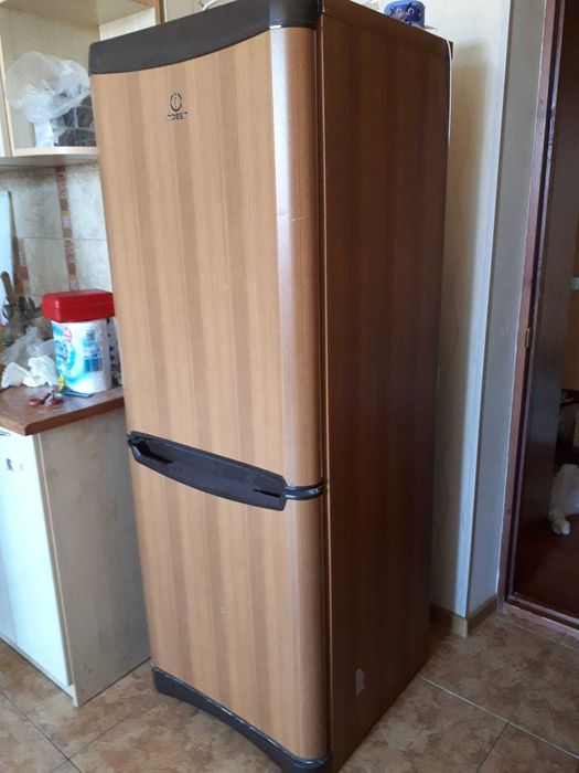 Холодильник Indesit