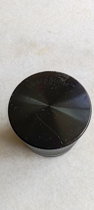 Grinder SharpStone metalic cu vibratii pentru mărunțit tutunul