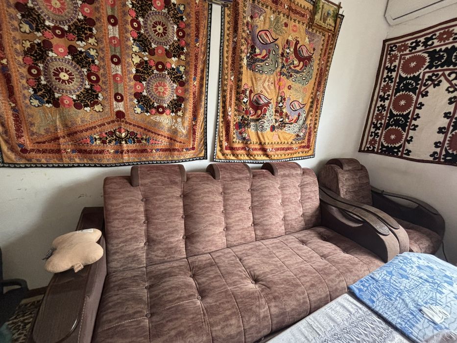 Давин и две кресло