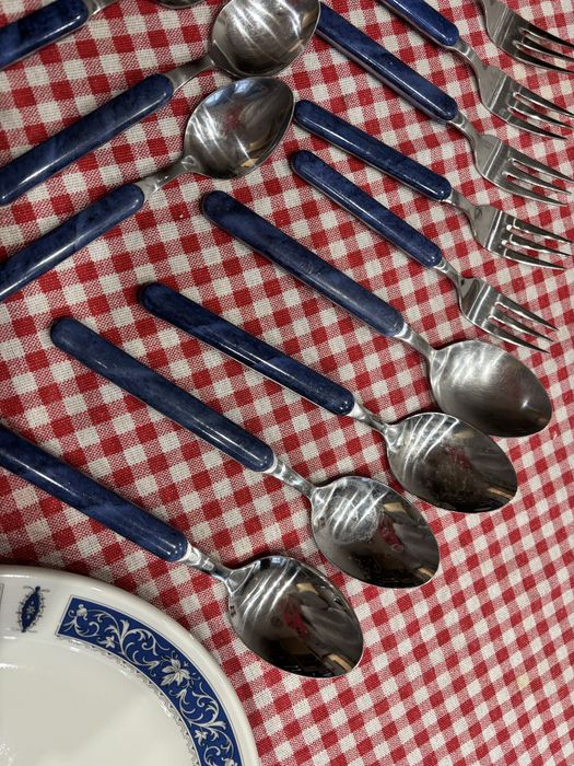 Комплект чинии английски порцелан и прибори за хранене