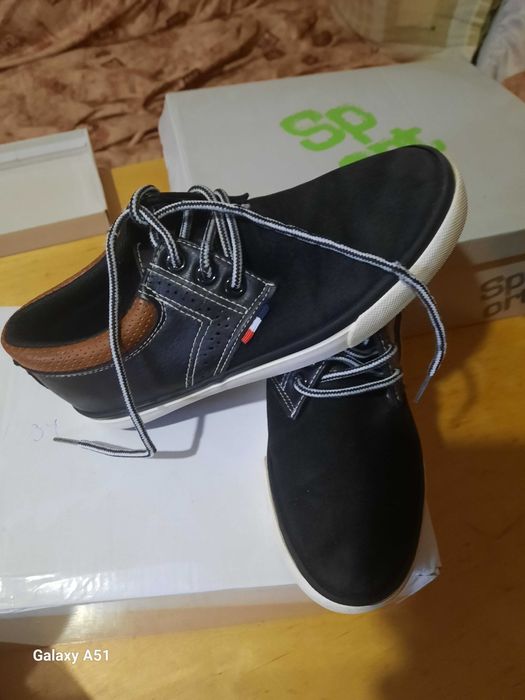 Здравейте  продавам детски обувки