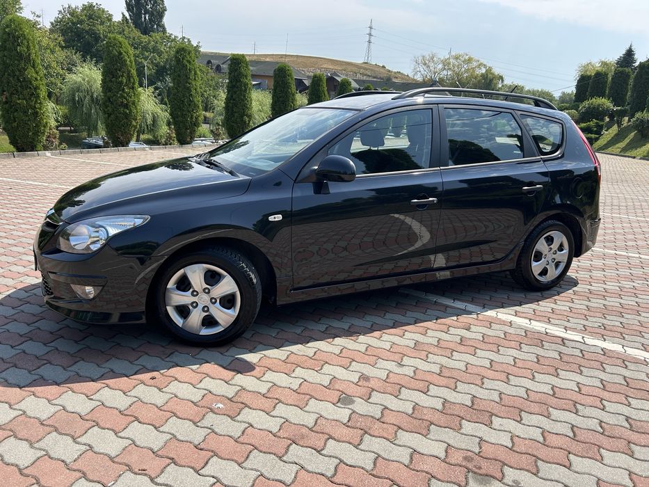-Hyundai i30 facelift-break-2011-1.4benzina-109cai-euro5-adusa din germania-