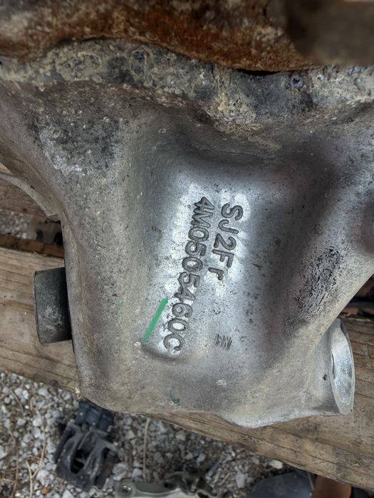 Задни алуминиеви шенкели с главини за Audi Q7, Q8, VW Touareg (4M0505431AE / 4M0505460C)