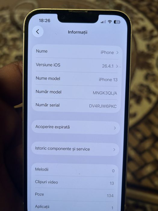 Vând iPhone 13  arata bine