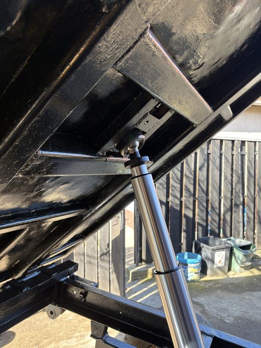 Remorca agricola basculabila