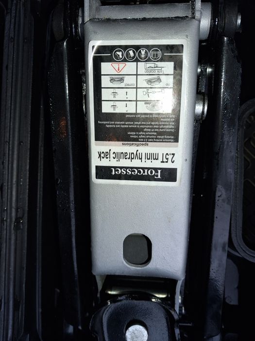 Домкрат подкатной 2.5 тонн.