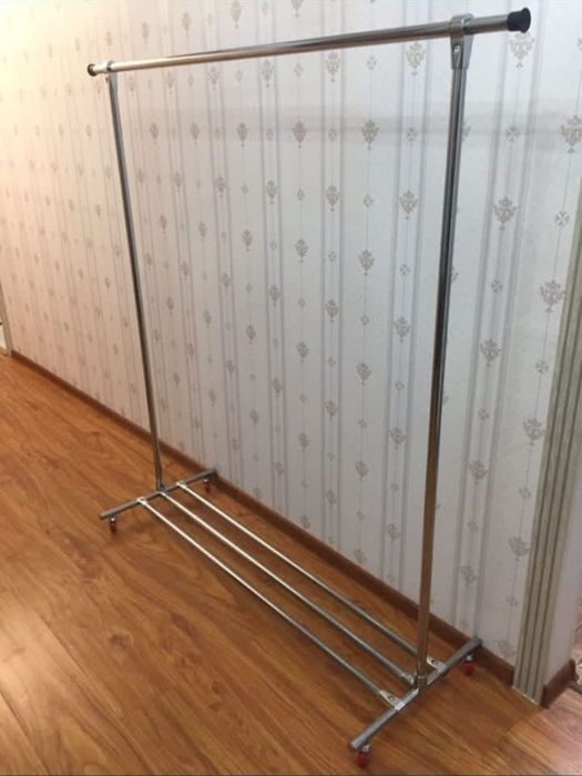 Стойка напольная на роликах