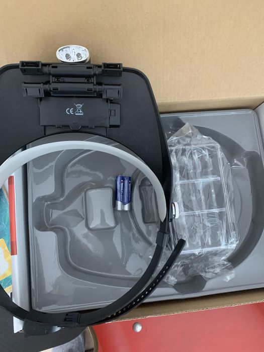 Очила с лупи и осветление