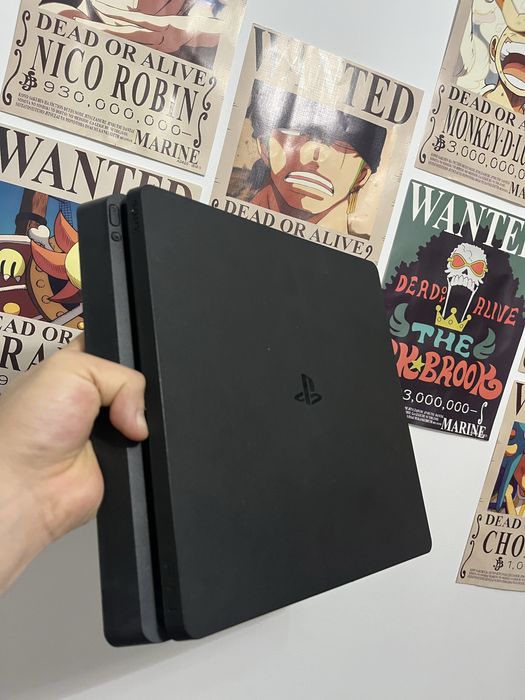 Продам PlayStation 4 Slim 1 ТБ в отличном состоянии