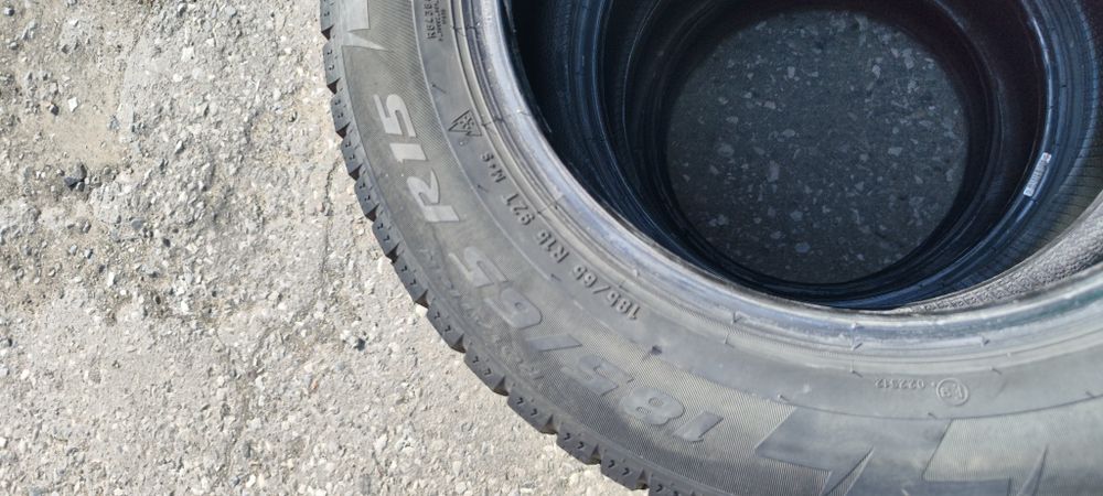 Продам зимние шины Pirelli ICE ZERO. Размер 185/65R15.