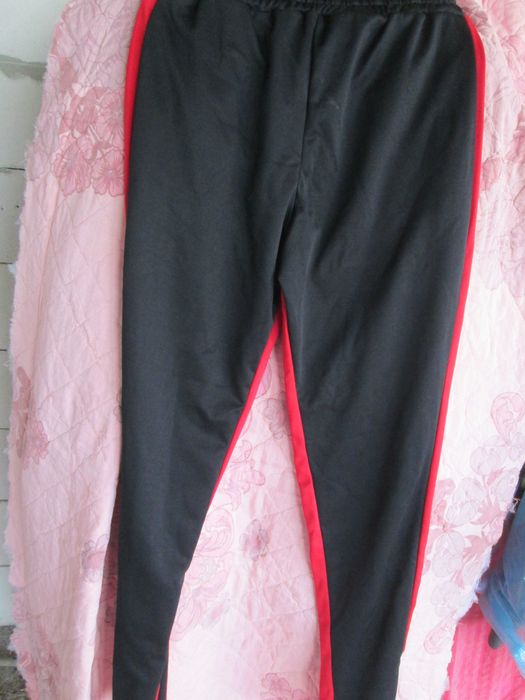 pantaloni sport dunga rosie  noi XL/L