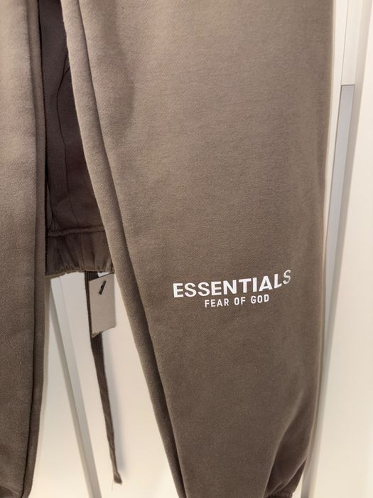 Pantaloni Essentials M