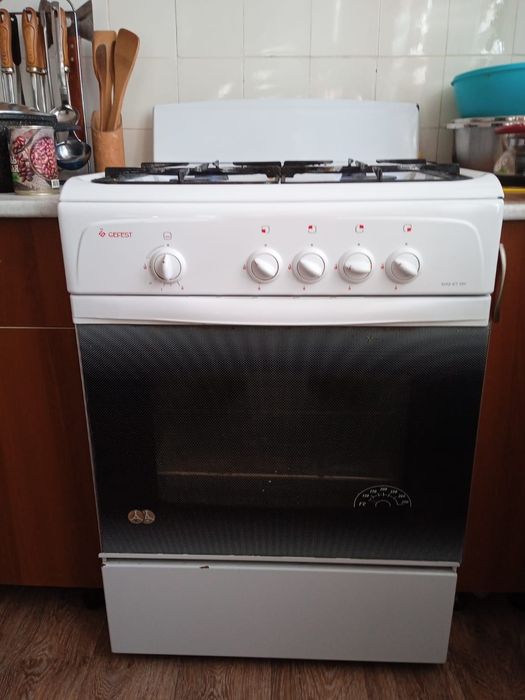 Продам газовую плиту