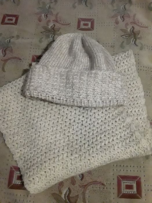 Зимняя шапка с шарфом