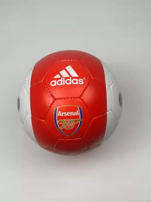 Futbol komanda logotipi tuwurilgan tuplar