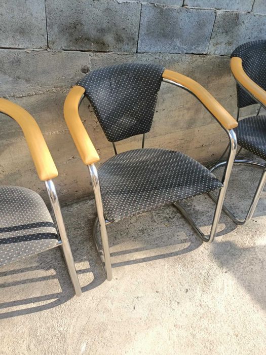 Set 6 scaune deosebite pe cadru metalic