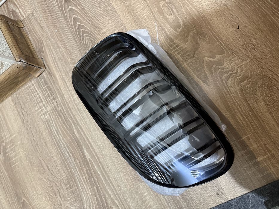 Продам решетку радиатора бмв е90