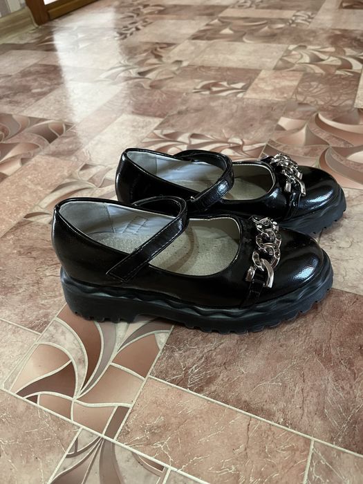 Продам обувь для девочек