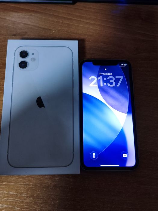 11 iPhone с коробкой