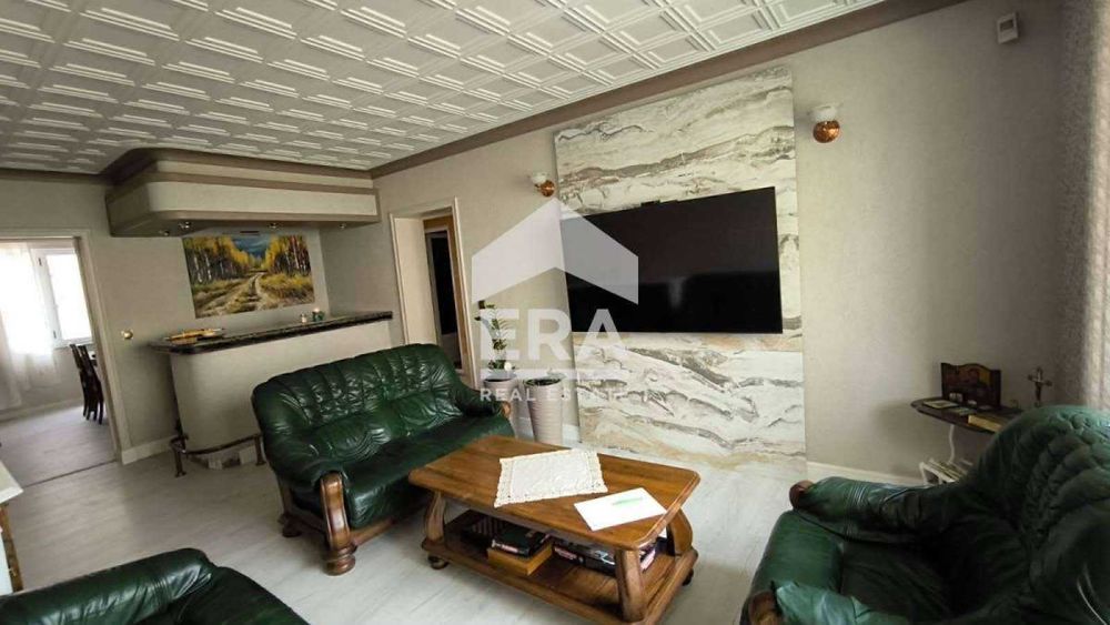 Продава се Тристаен апартамент в Хасково, Център - 103 кв.м за 1204 €/кв.м - Снимка #5