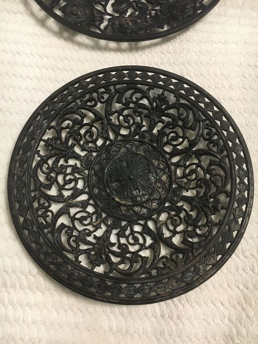 Декоративни метални чинии за стена