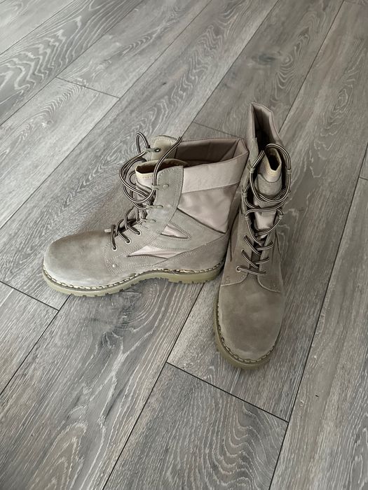 Vand bocanci de vara