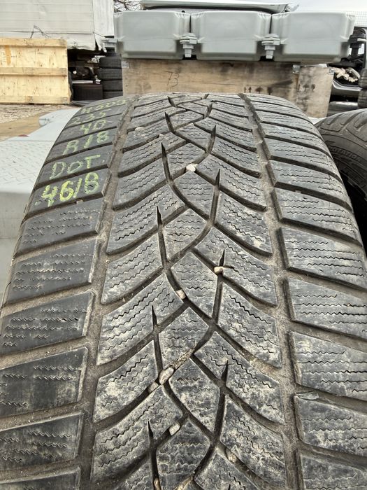 2 броя зимни гуми Goodyear 235/40 R18 Dot 4618 ном 509