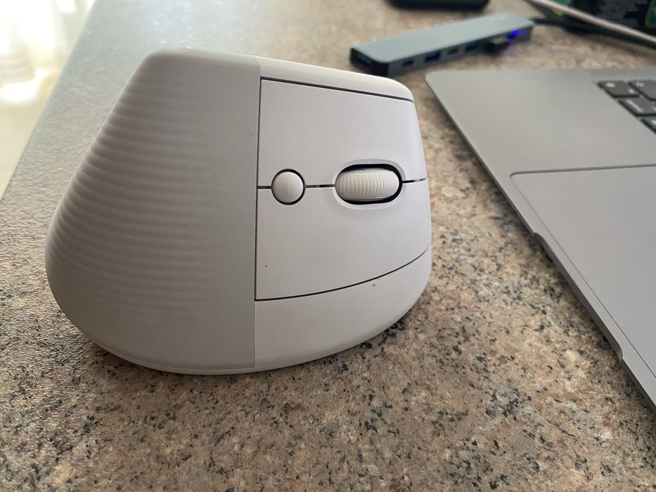 Mouse Logitech Lift vertical ergonomic offwhite