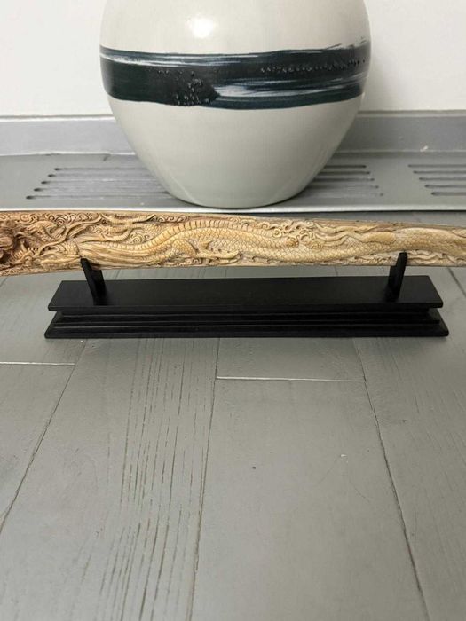 Cioc de peste spada sculptat manual