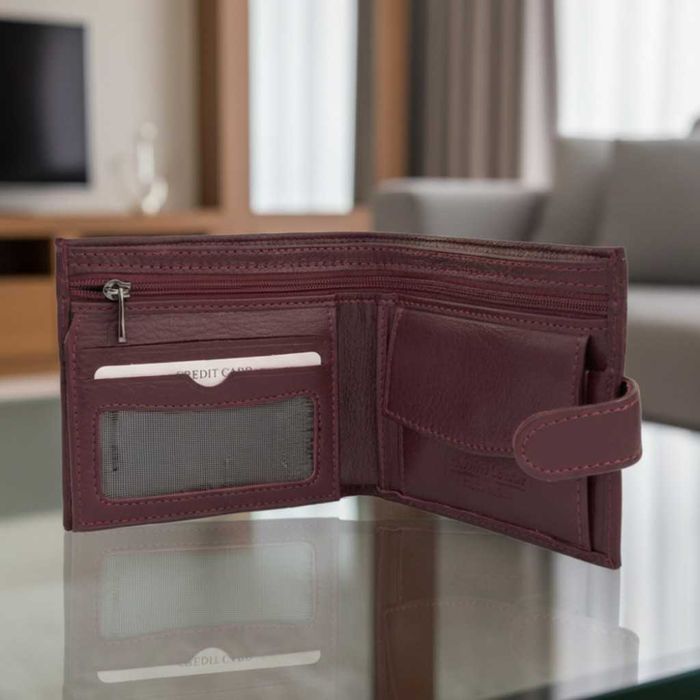 Луксозен кожен портфейл - всички документи и пари на едно място