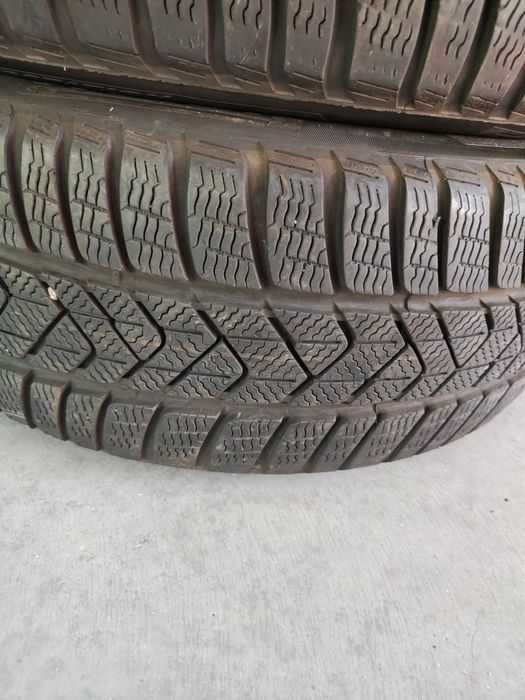 2 бр зимни 225/55/17 Pirelli 22г