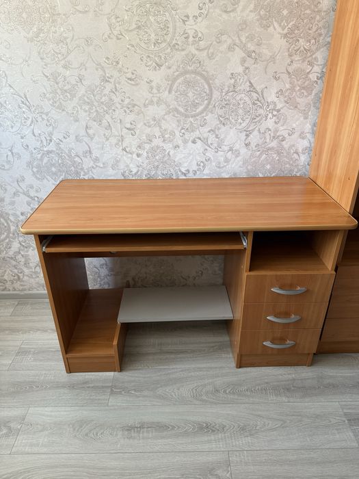 письменный стол деревянный