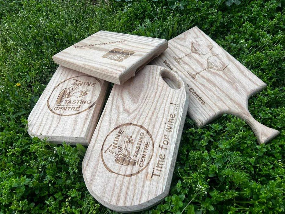 Ръчно изработени дървени дъски и плата за рязане и мезета